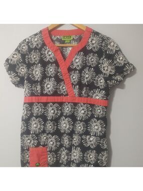 CROCS Coral Pink and Black Floral Scrub Top Gathered Elastic Back S